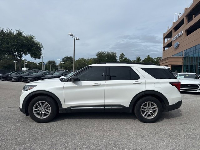 2025 Ford Explorer photo 2