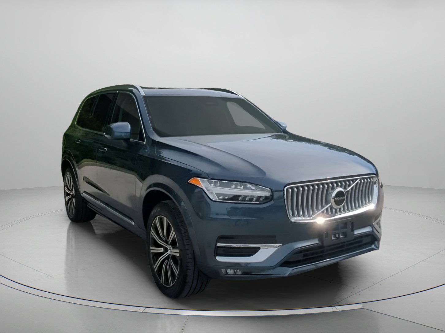 2025 Volvo XC90 B5 Core photo 3