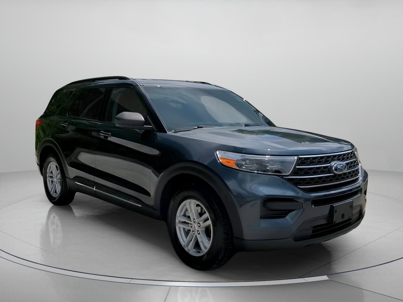 2023 Ford Explorer XLT photo 2