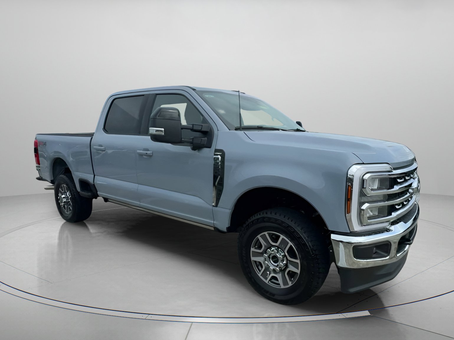 2026 Ford F-250 Lariat photo 2