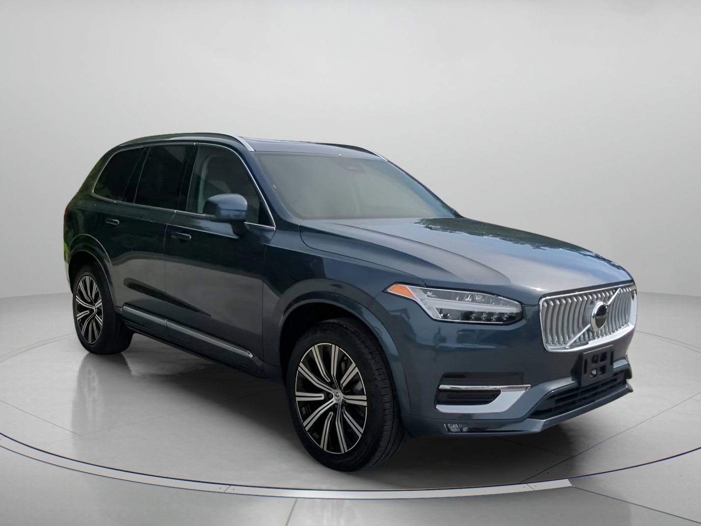 2025 Volvo XC90 B5 Core photo 2