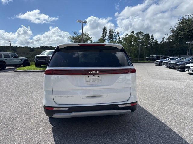 2022 Kia Carnival EX photo 3