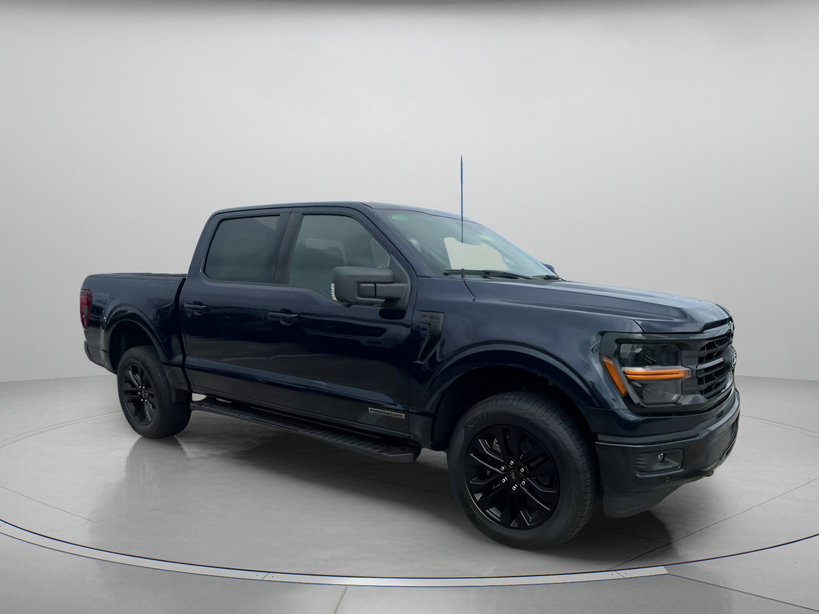 2025 Ford F-150 XLT photo 2