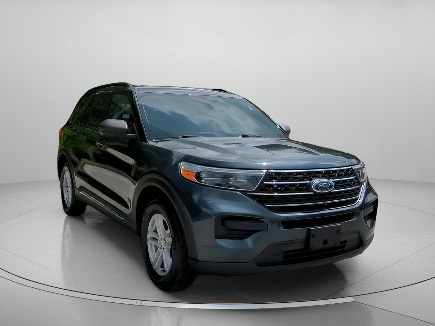 2023 Ford Explorer XLT photo 3