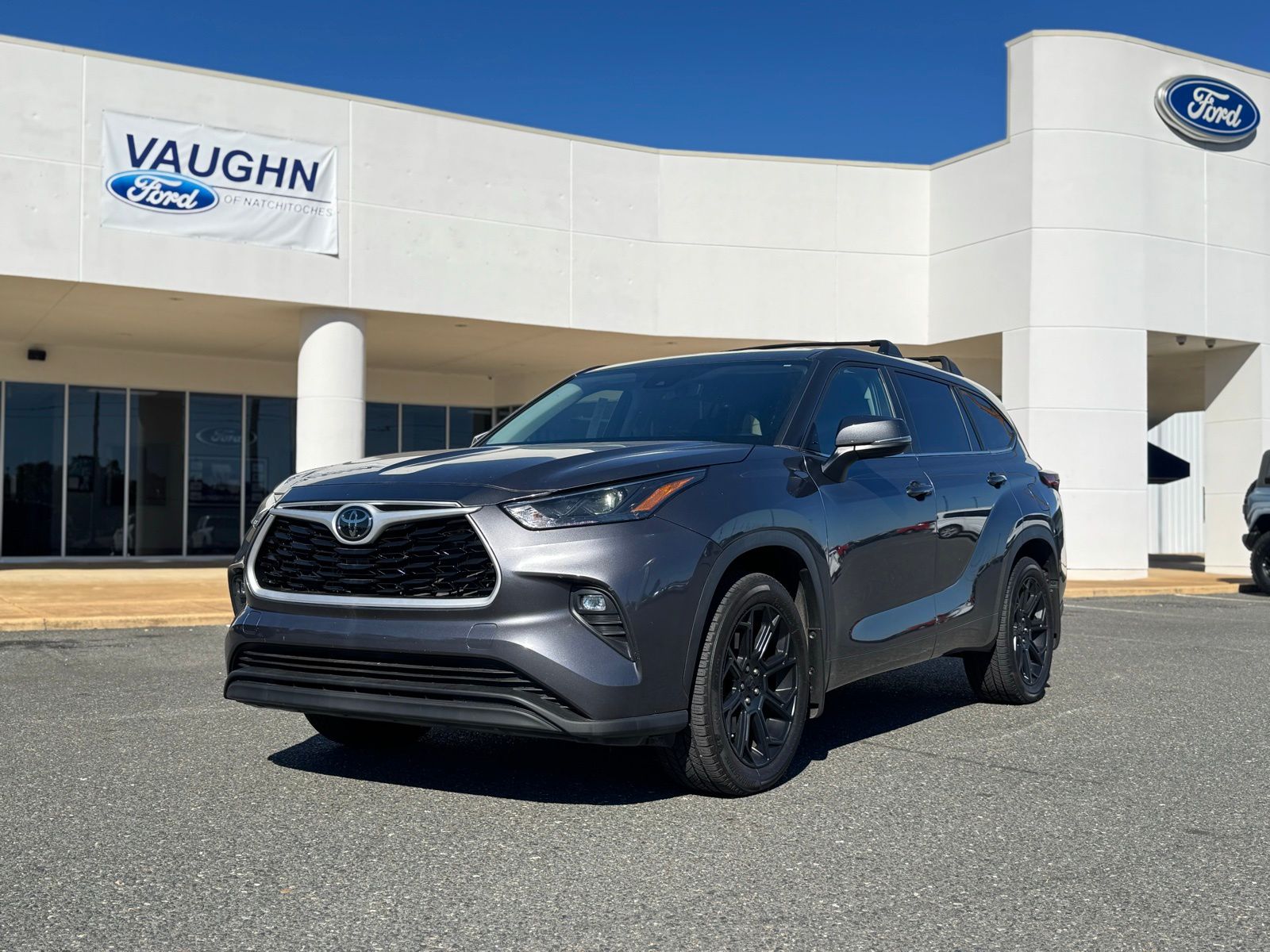 2023 Toyota Highlander LE's photo