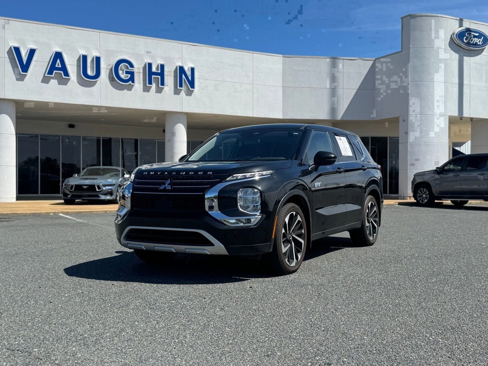 2024 Mitsubishi Outlander Plug-in Hybrid SE S-AWC's photo