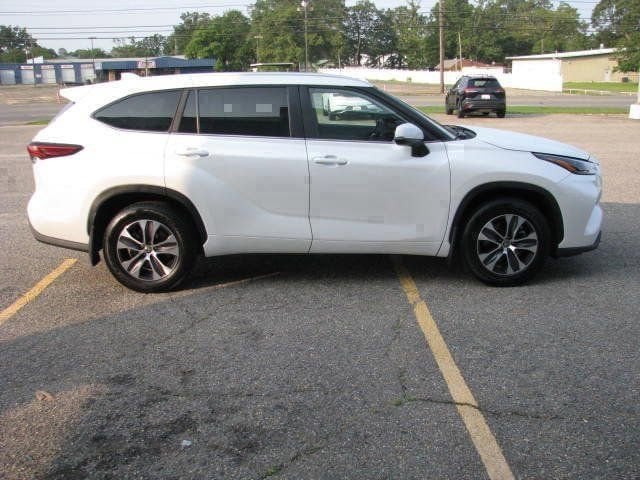 2023 Toyota Highlander XLE - Photo 6