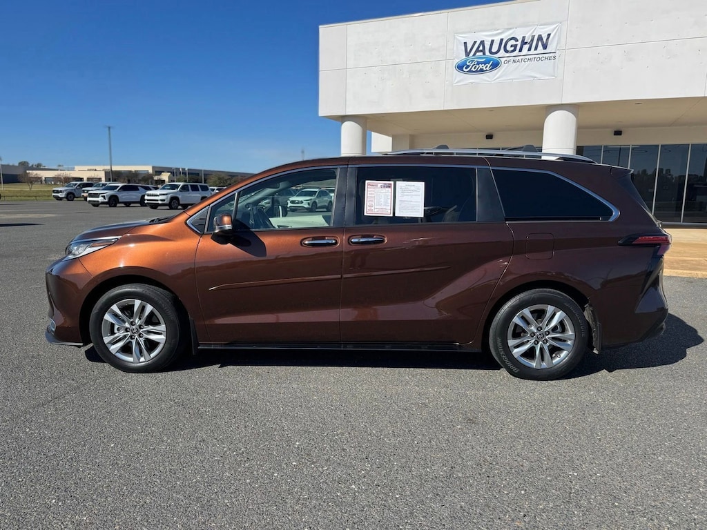 Used 2022 Toyota Sienna Limited Van