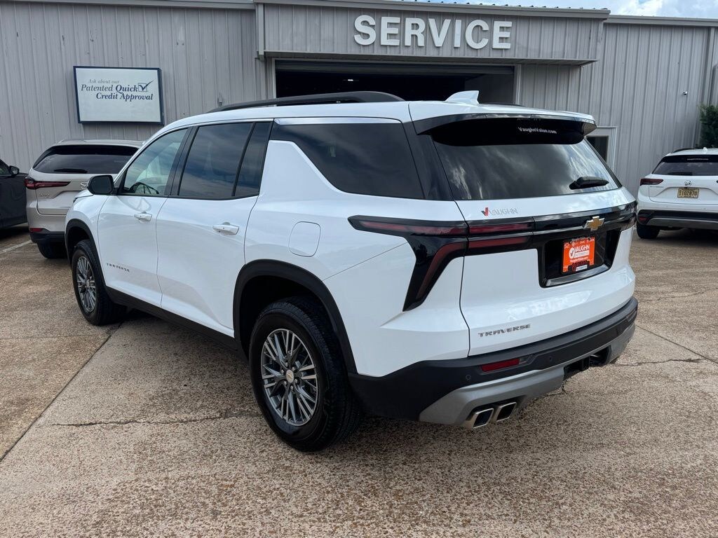 Used 2025 Chevrolet Traverse LT SUV