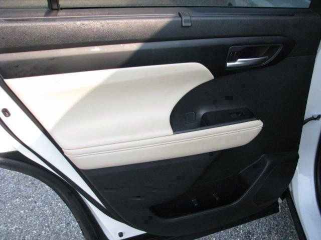2023 Toyota Highlander XLE - Photo 17