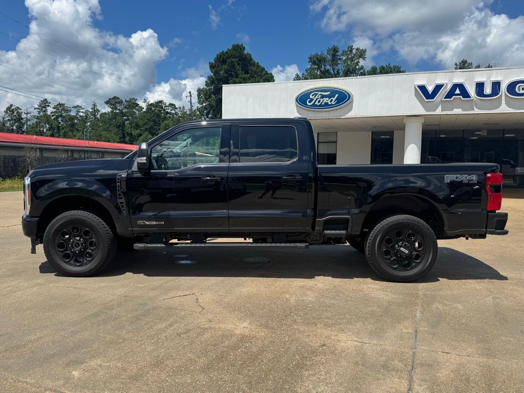 2025 Ford F-250 XLT photo 2