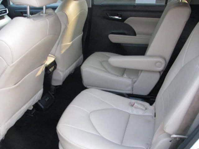2023 Toyota Highlander XLE - Photo 12