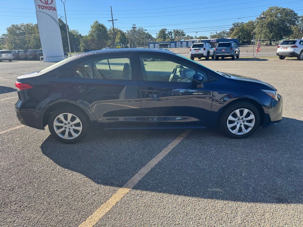 2025 Toyota Corolla Hybrid LE photo 4
