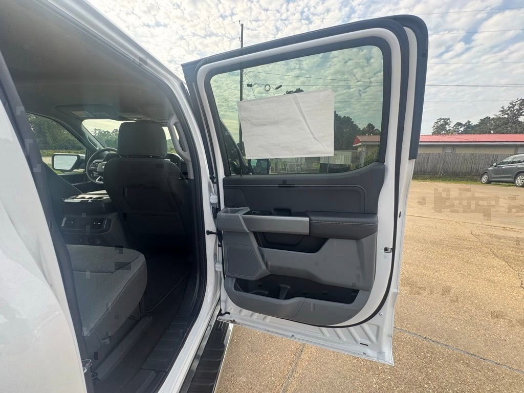 2025 Ford F-150 XLT - Photo 17