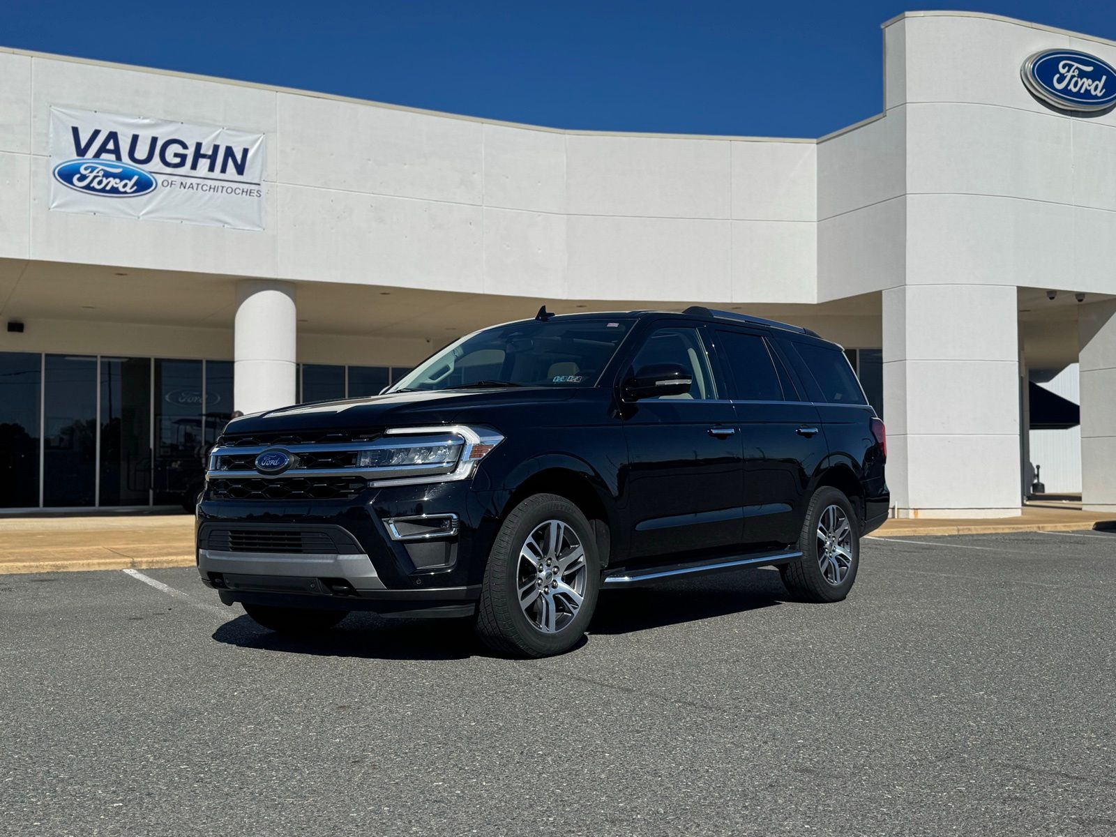 2023 Ford Expedition Limited's photo