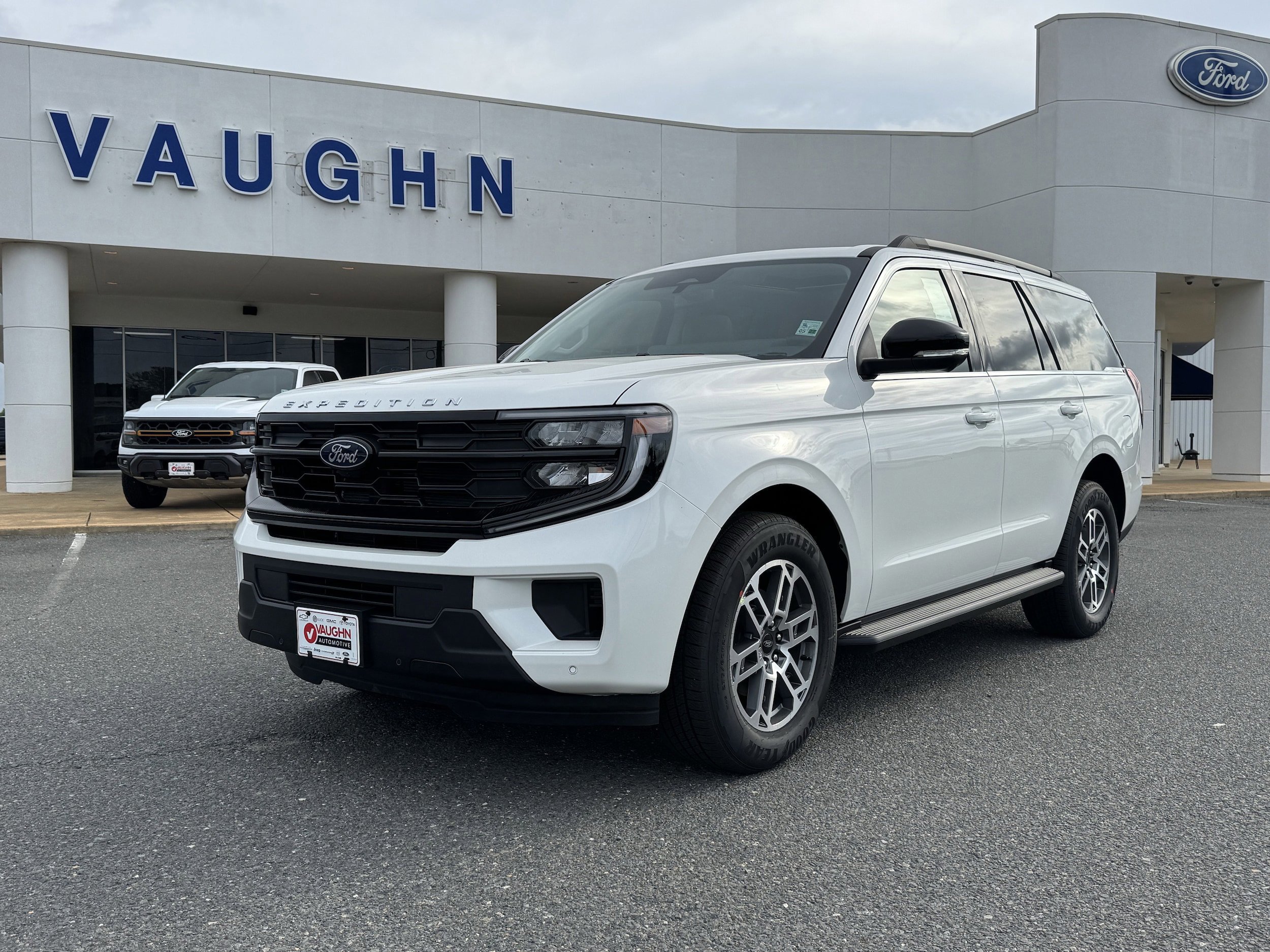 2026 Ford Expedition Active's photo