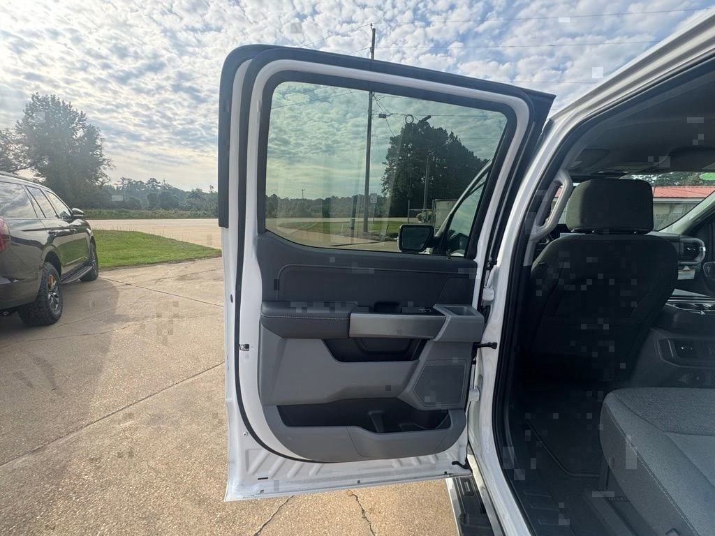 2025 Ford F-150 XLT - Photo 15