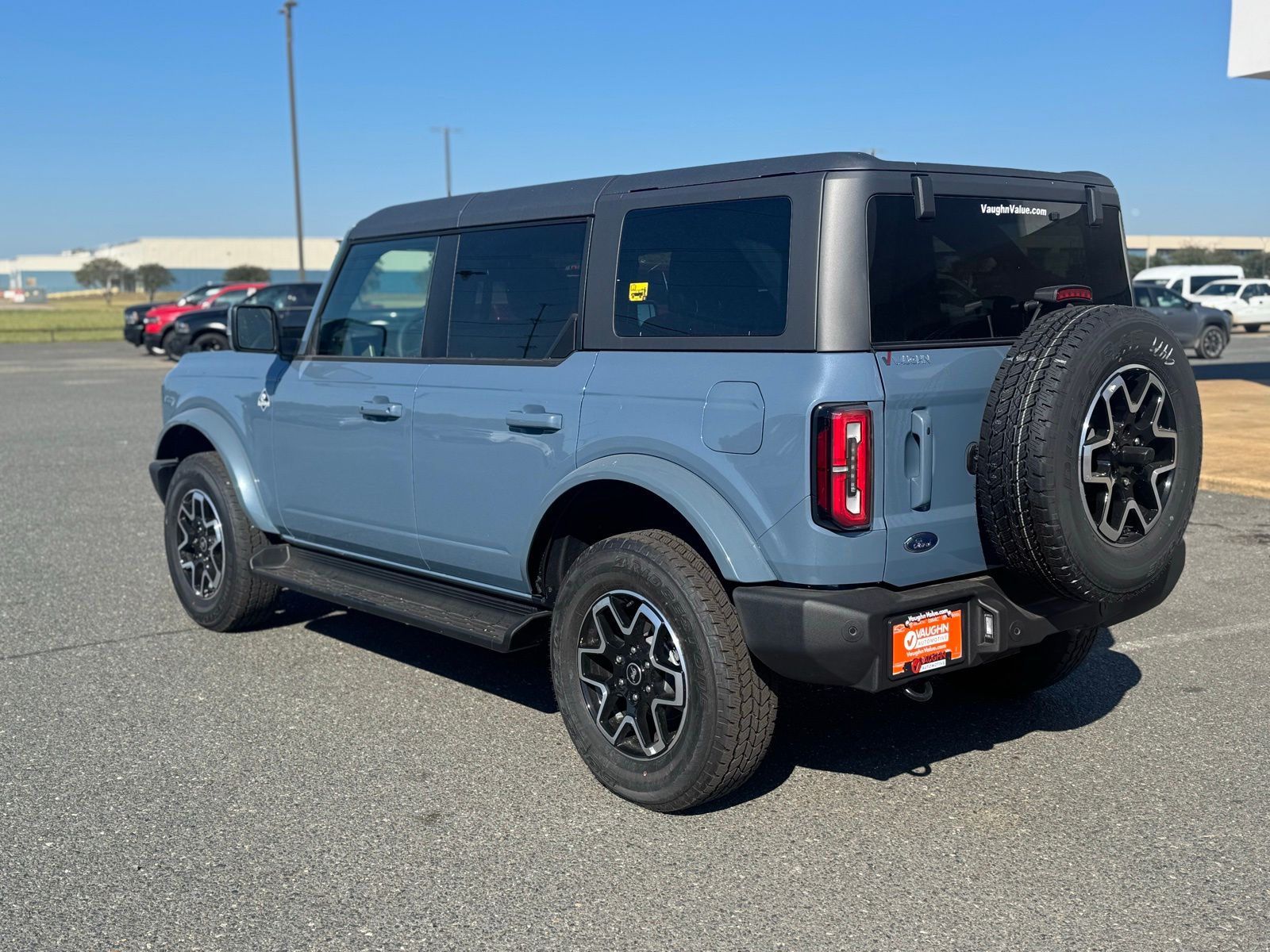 2025 Ford Bronco Outer Banks photo 2