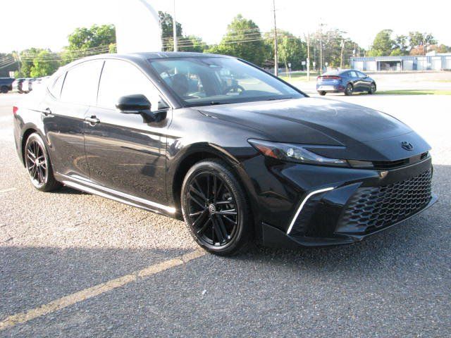 2025 Toyota Camry SE photo 3