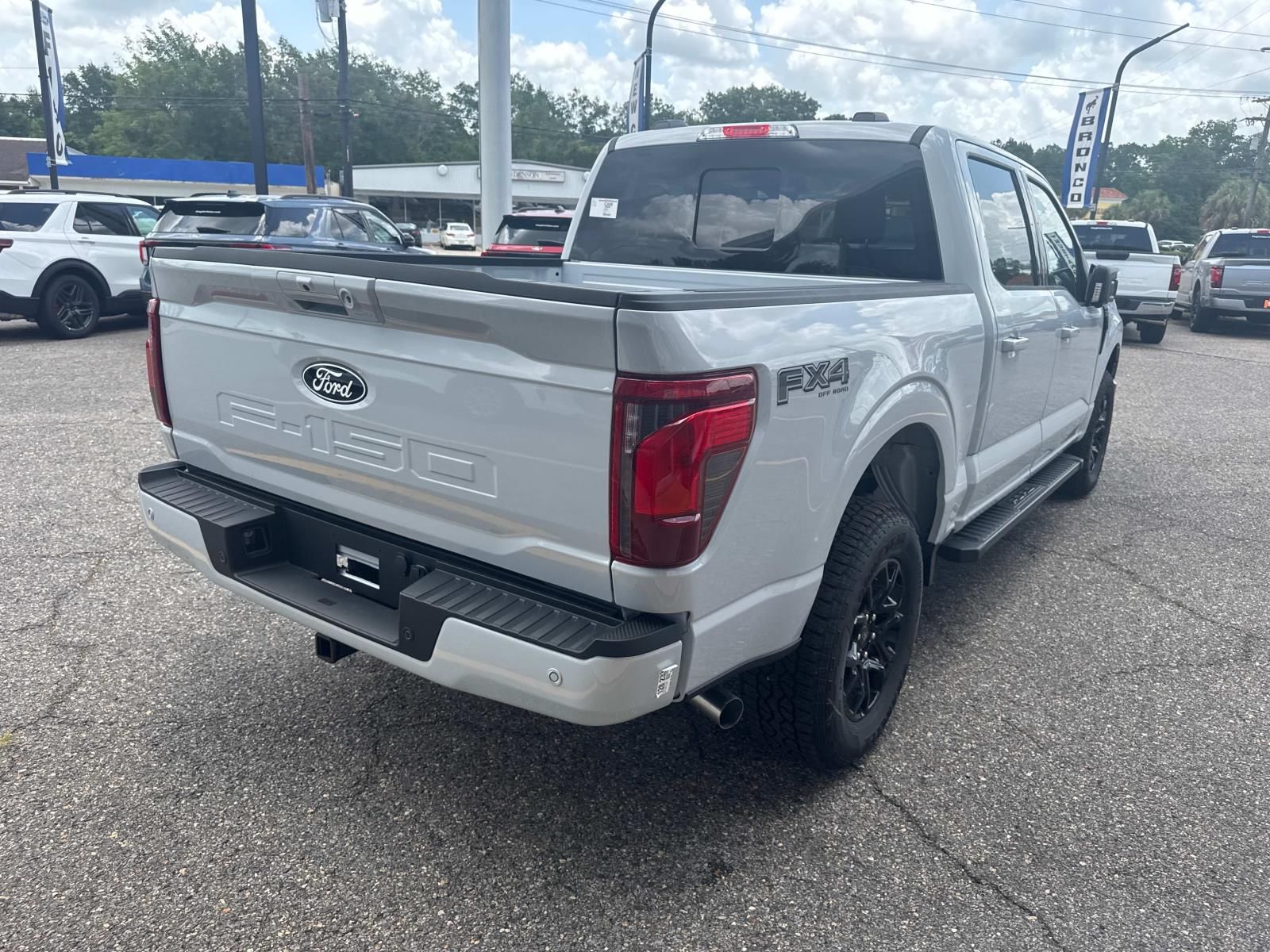 2025 Ford F-150 XLT photo 2