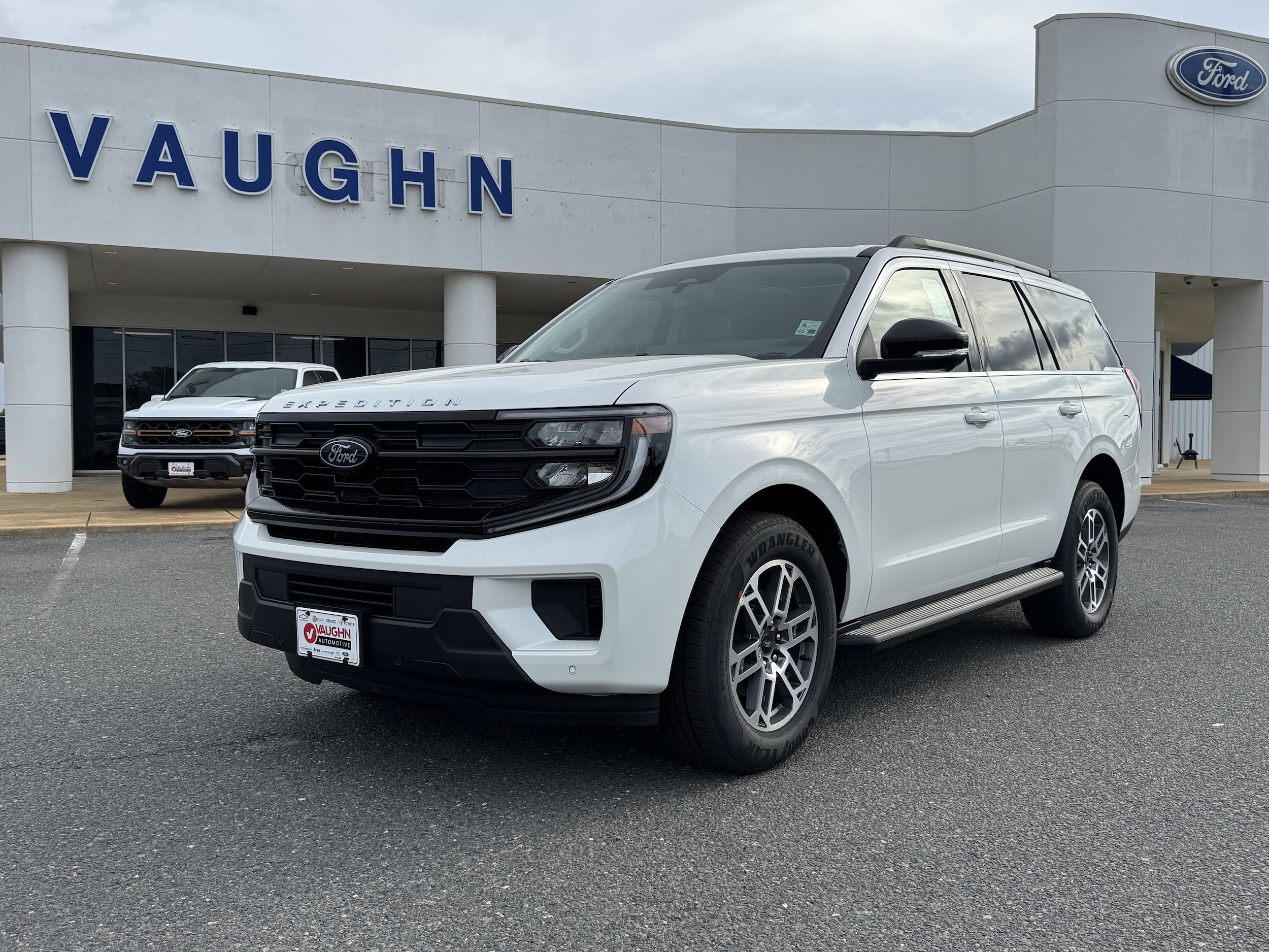 2026 Ford Expedition Active's photo
