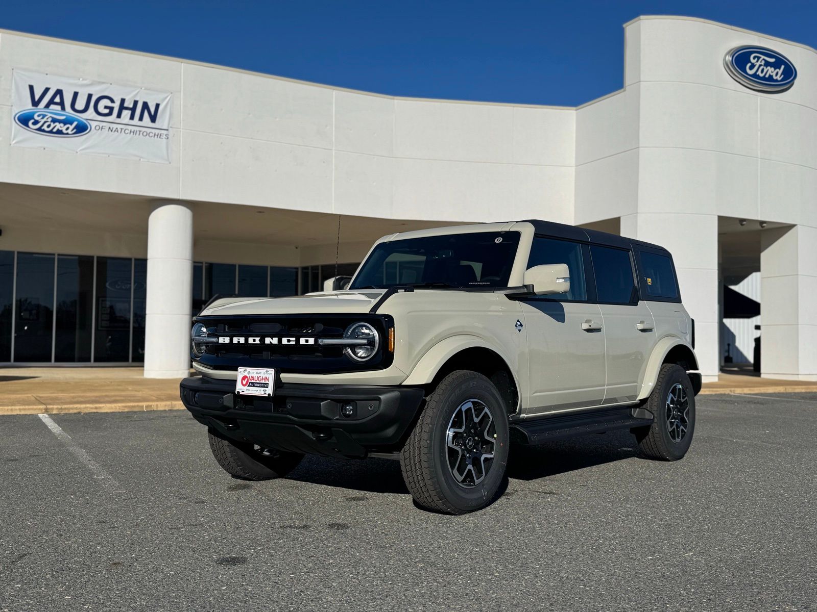 2025 Ford Bronco 4-Door Outer Banks's photo