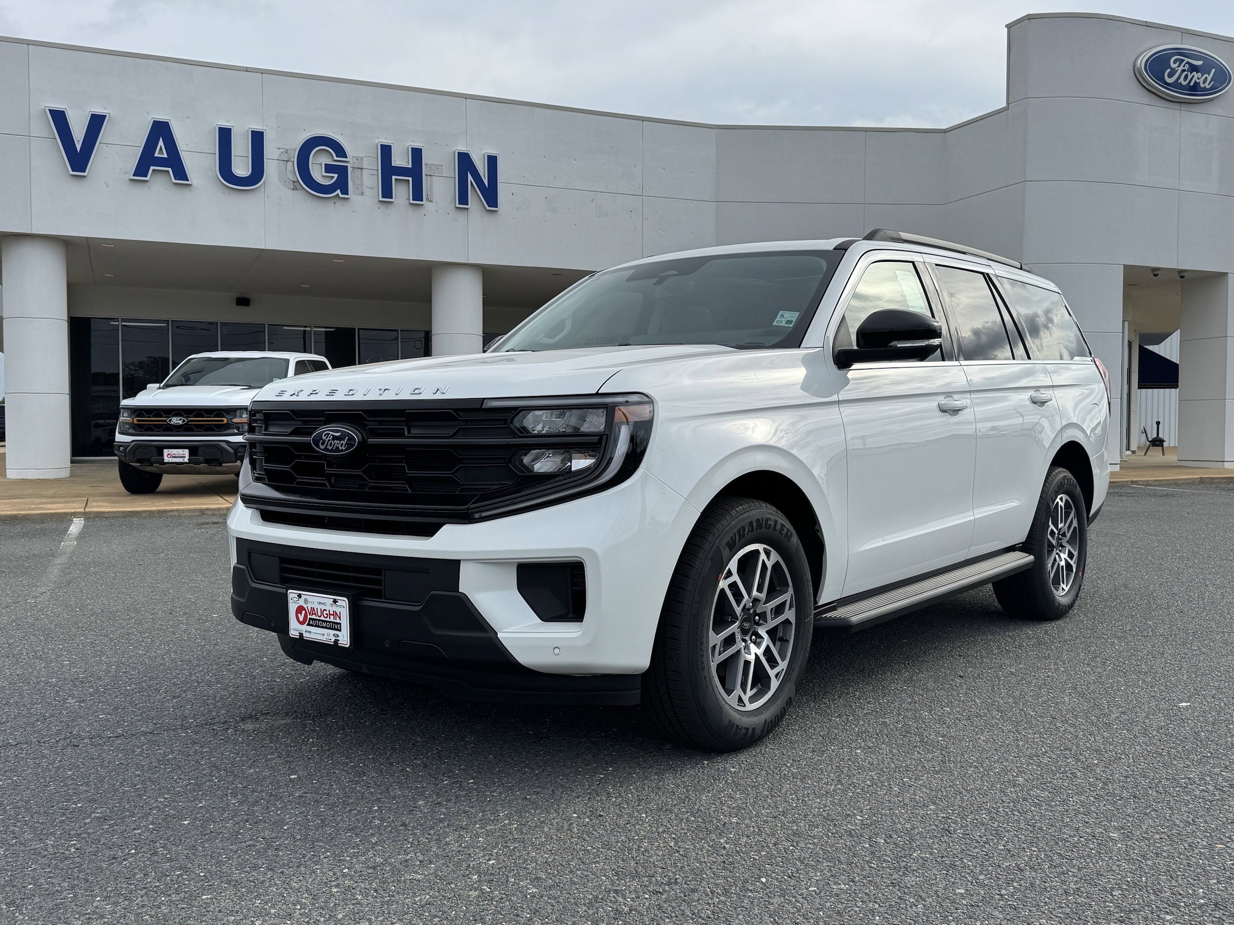 2026 Ford Expedition Active's photo