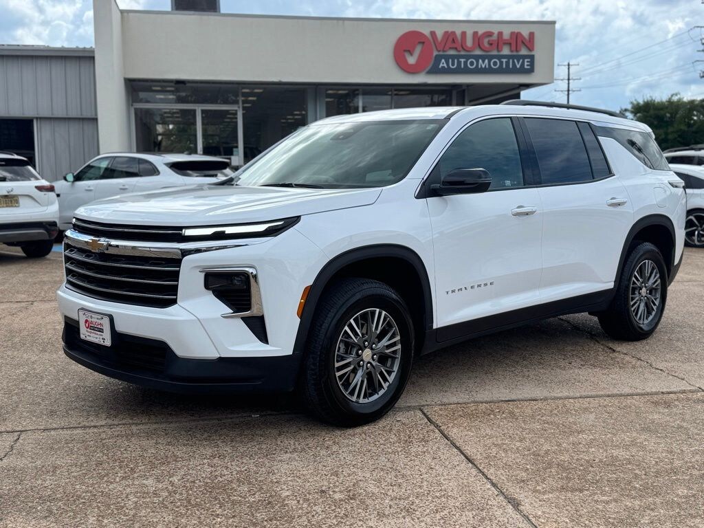 Used 2025 Chevrolet Traverse LT SUV