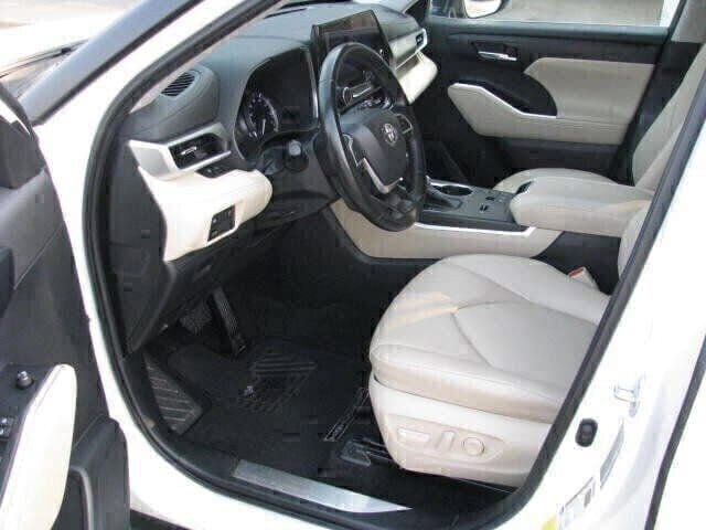 2023 Toyota Highlander XLE - Photo 18