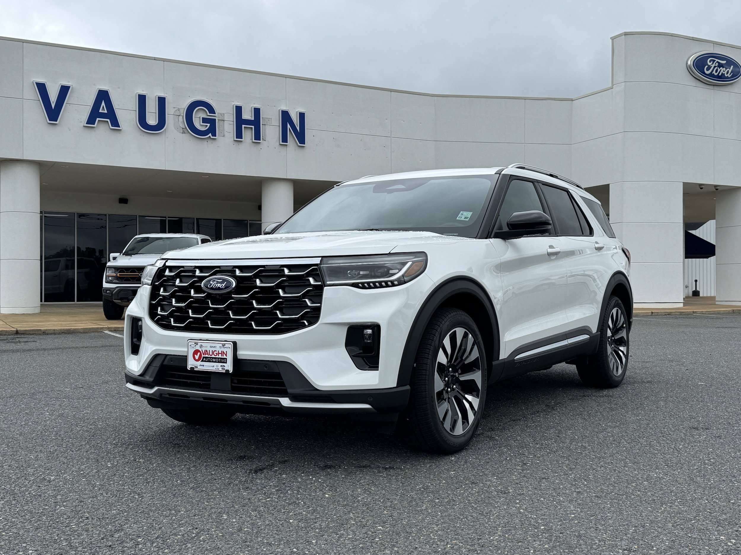 2026 Ford Explorer Platinum 4WD's photo