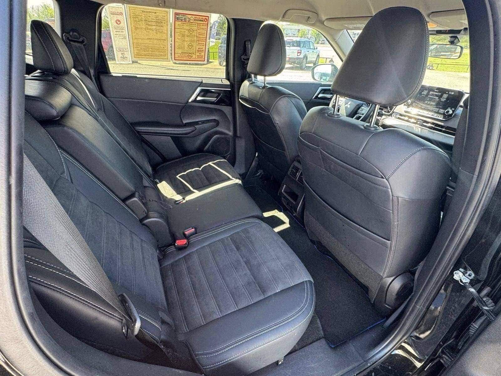 2024 Mitsubishi Outlander Plug-in Hybrid SE - Photo 20