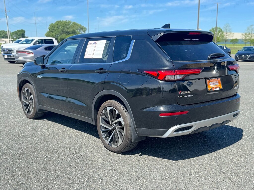 Used 2024 Mitsubishi Outlander Plug-In Hybrid SE SUV