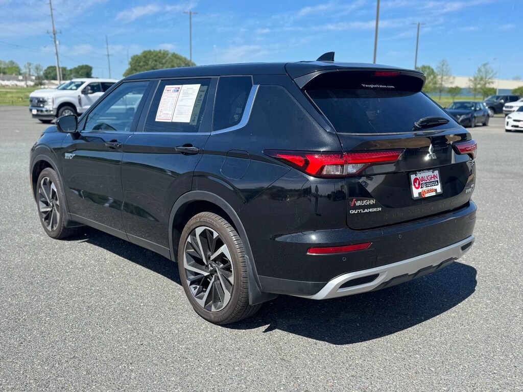 Used 2024 Mitsubishi Outlander Plug-In Hybrid SE SUV