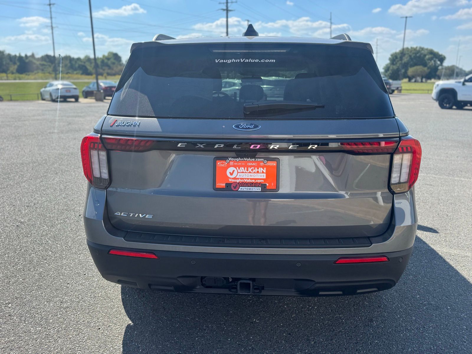 2025 Ford Explorer photo 2