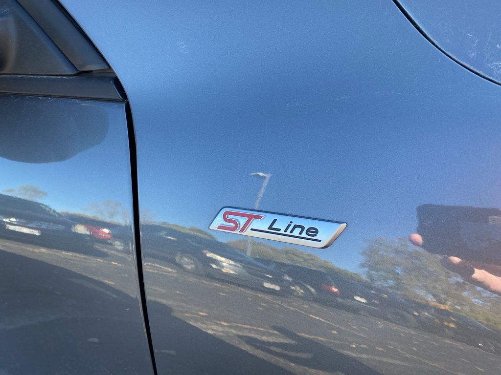 2025 Ford Escape ST-Line photo 3