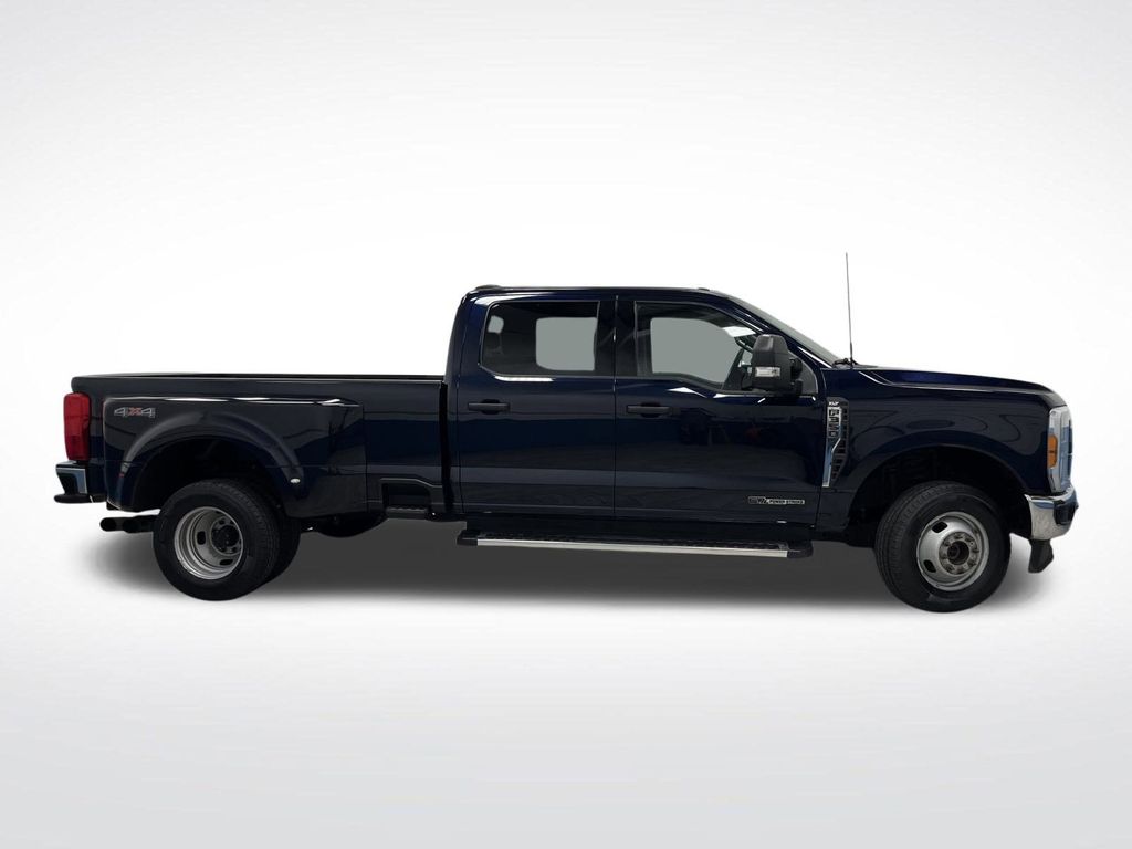 2023 Ford F-350 photo 2