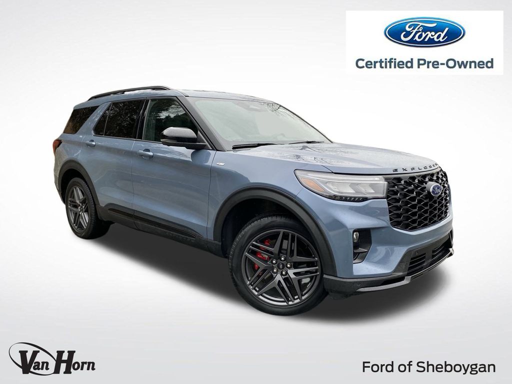 2025 Ford Explorer ST-LINE's photo