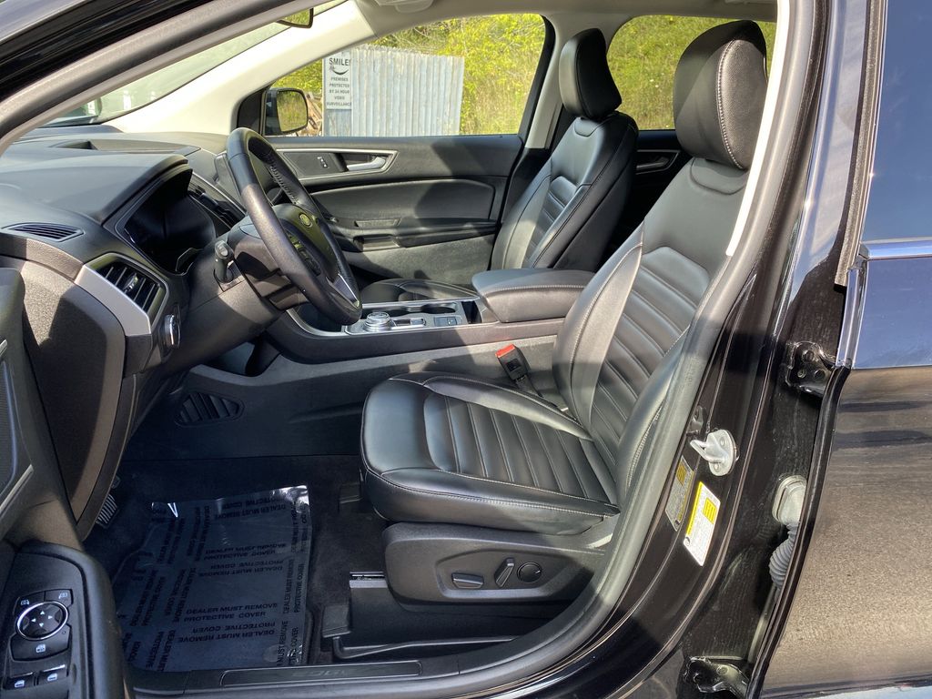 2023 Ford Edge SEL photo 3