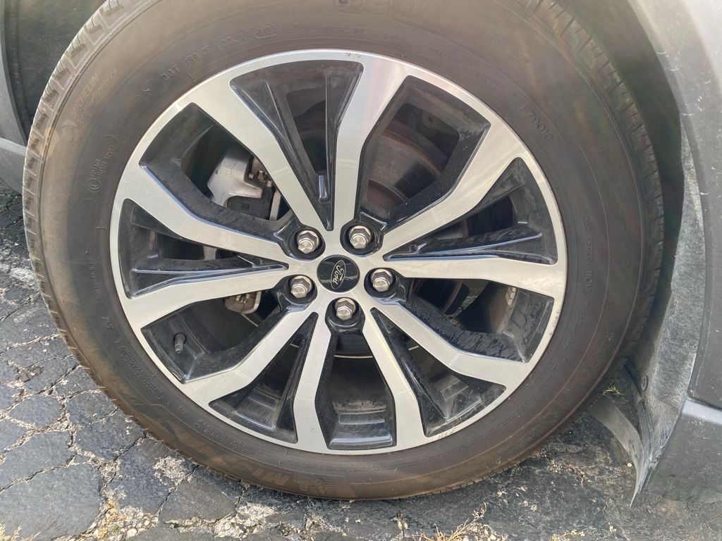 2023 Ford Explorer ST-Line photo 2