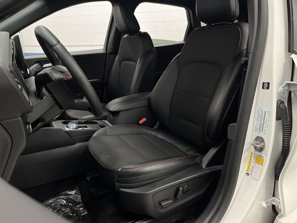 2023 Ford Escape Hybrid ST-Line Elite photo 4