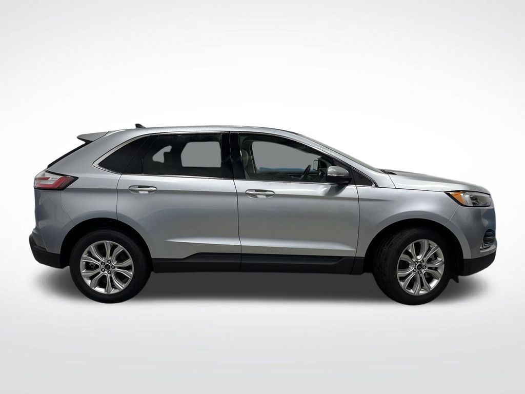 2024 Ford Edge Titanium photo 2