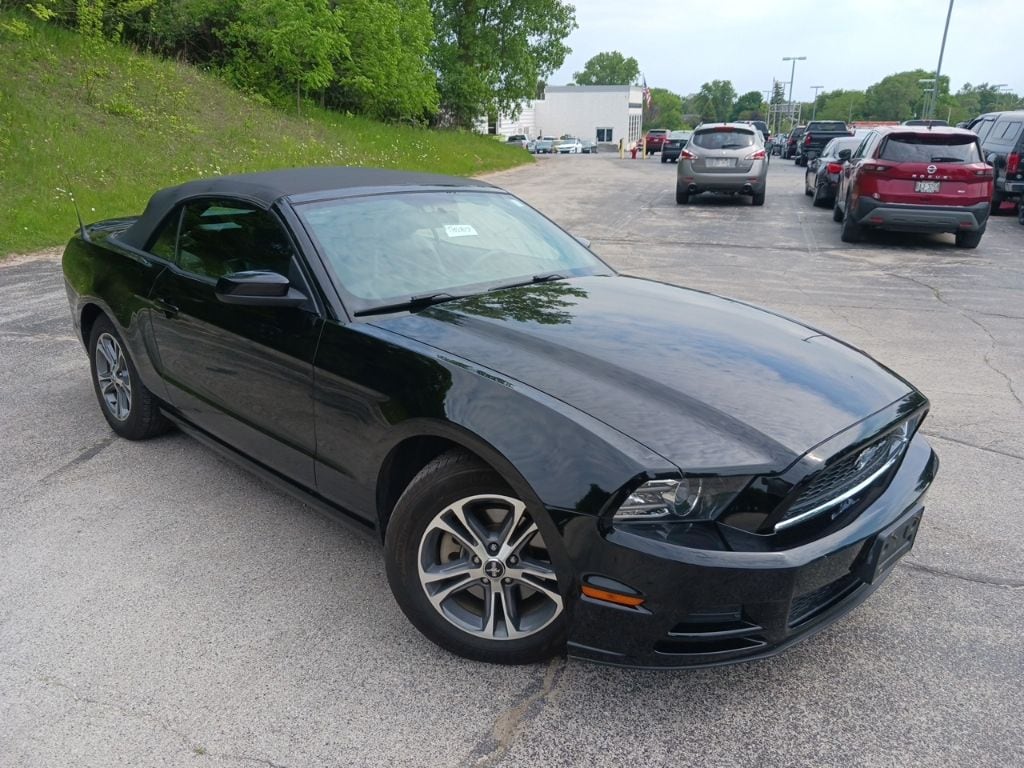 2014 Ford Mustang V6 Premium's photo