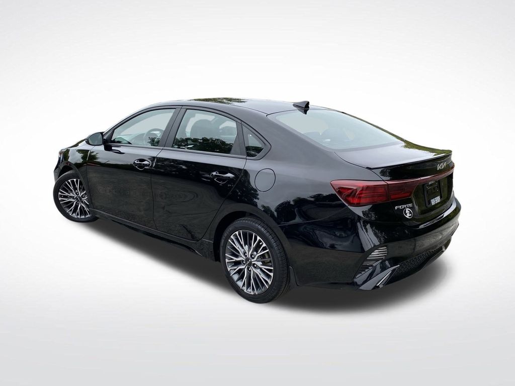 2022 Kia Forte GT-Line photo 3