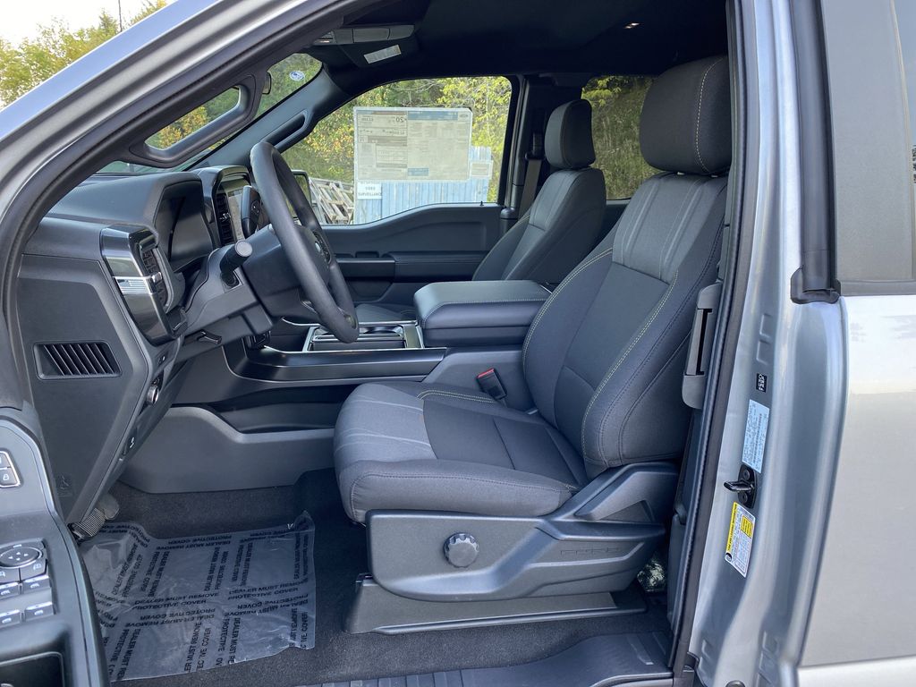 2025 Ford F-150 STX photo 4
