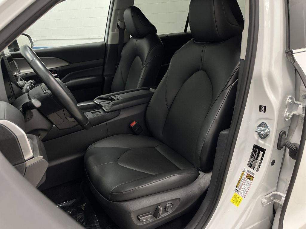 2024 Toyota Grand Highlander XLE photo 3