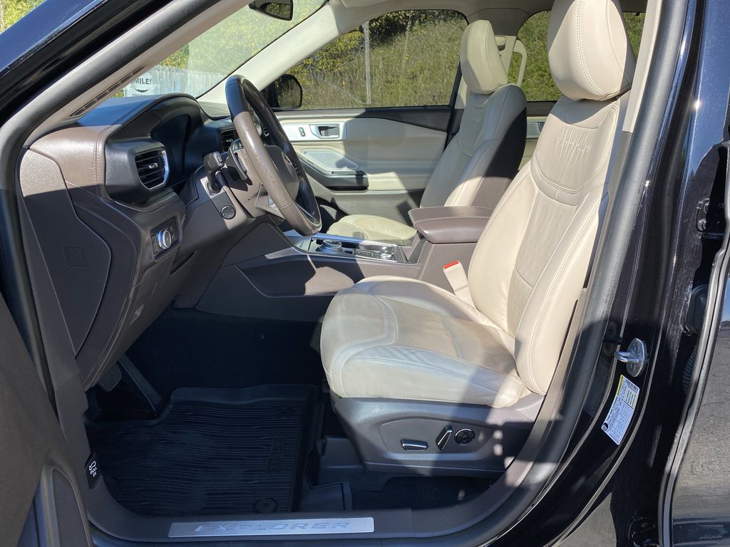 2020 Ford Explorer Platinum photo 4