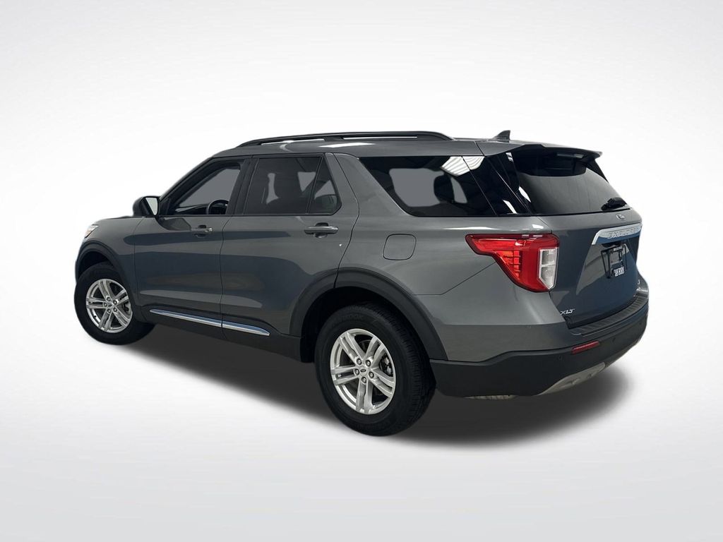 2023 Ford Explorer XLT photo 2