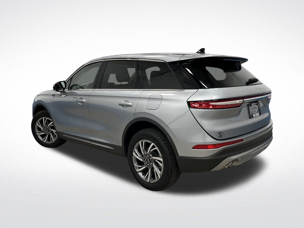 2024 Lincoln Corsair Premiere photo 3