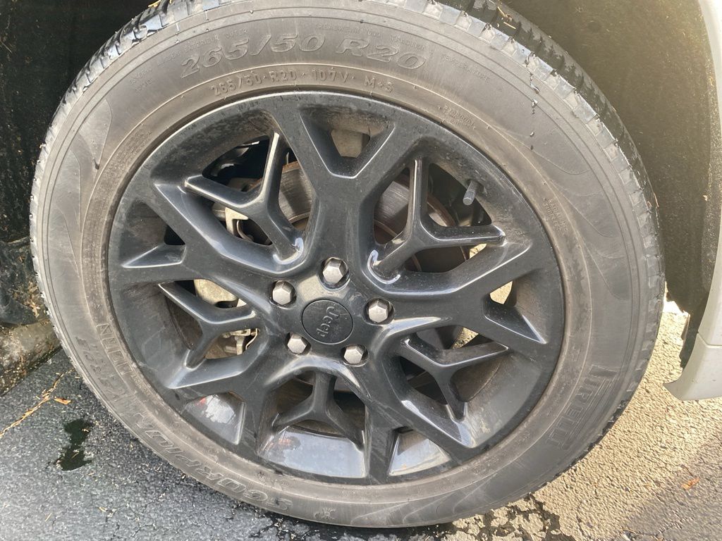 2021 Jeep Grand Cherokee Limited photo 2