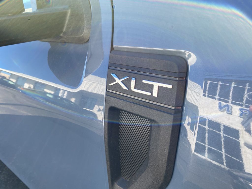 2025 Ford Maverick XLT photo 3